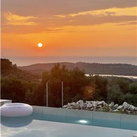 4 bedroom villa with pool & seaview, near Acharavi, sleeps 9